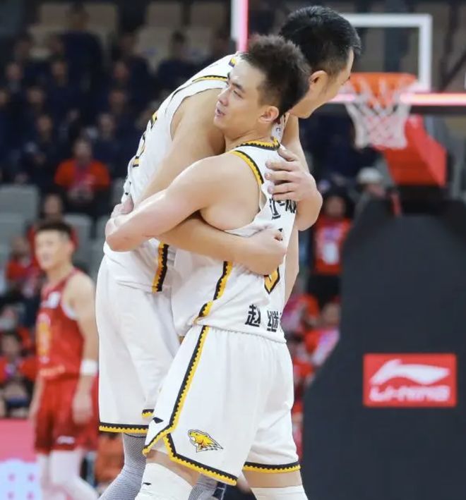 接班韩德君！赵继伟成辽篮新队长！郭艾伦张镇麟离队后他当仁不让