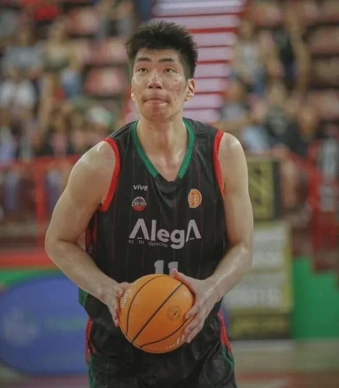 9+3！正式上演首秀！中国男篮第一替补大中锋