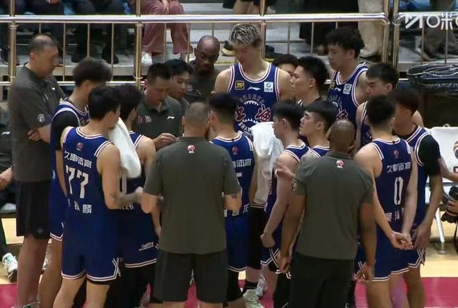 上海男篮73-77不敌广厦，王哲林16分偰李永炜15分，赵岩昊14分