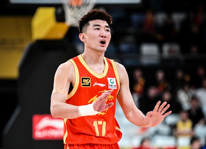 广厦男篮险胜送上海2连败：孙铭徽仅2分张镇麟7分 王哲林16分