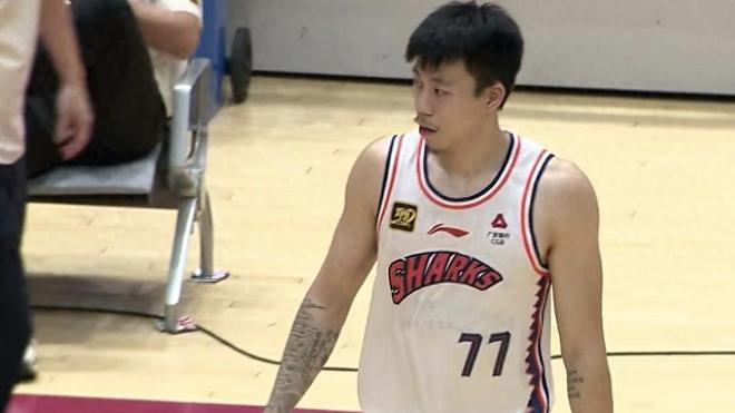胡金秋缺阵广厦赢球，张镇麟替补无济于事上海群龙无首