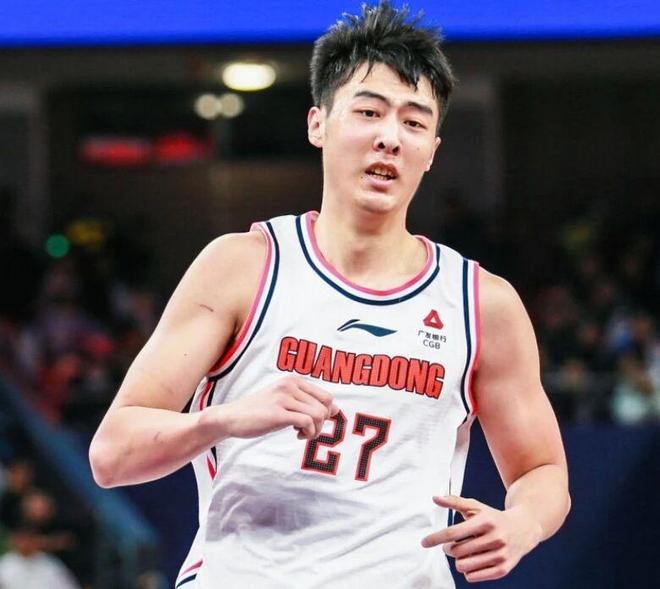 广东男篮旧将征战野球场，张博源又砍25分，崔晓龙13+5+3找回状态