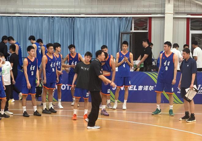2.11米体重228斤！辽篮17岁超星存登场限制：场均仅19分钟轰19+10
