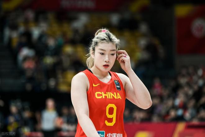 女篮好消息！曝李梦或追随韩旭步伐留洋，想证明给宫鲁鸣看？