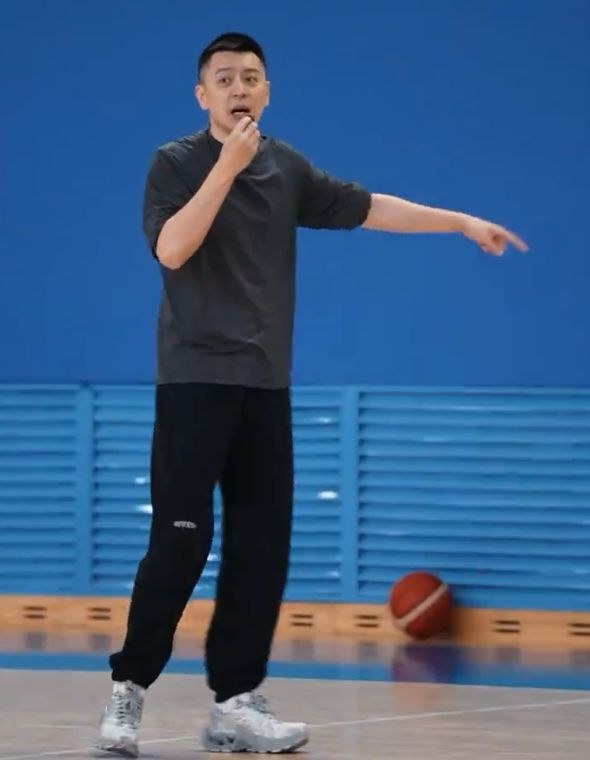 下午2点30官宣！杨鸣督导训练，先拿四川练手，全运卫冕或将实现