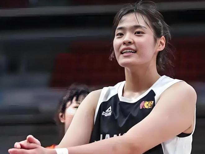 13分钟轰16+3！中国女篮又一26岁2米王牌崛起：冲冠对决韩旭？