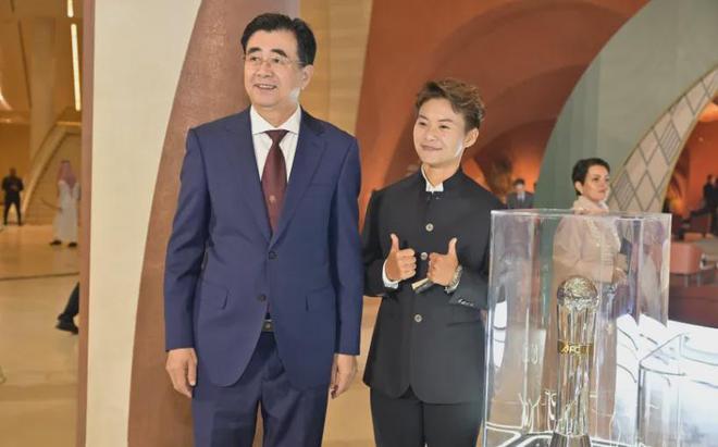 亚足联搞笑了！王霜无缘亚洲足球小姐，给了亚冠八强的日本球员