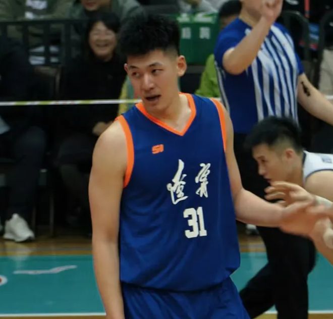 张陈治锋再蜕变！面对胡金秋周琦仍暴走，攻守均有出色发挥！