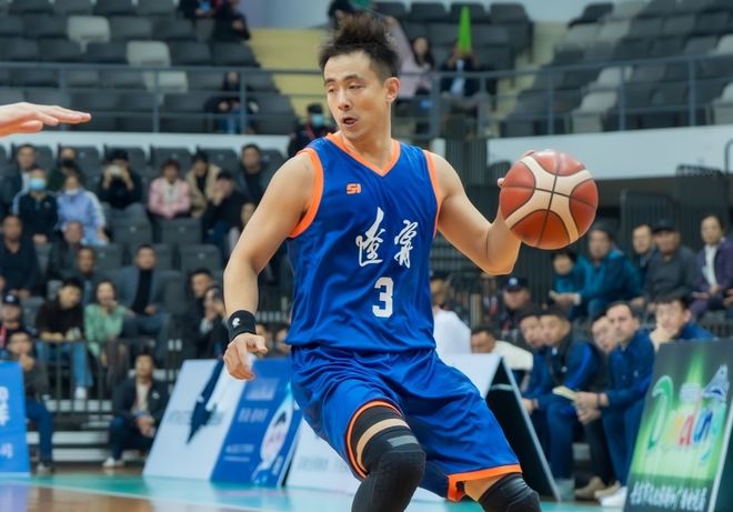 辽篮加时2分险胜北京：赵继伟27分全场最高 张帆23分廖三宁20分
