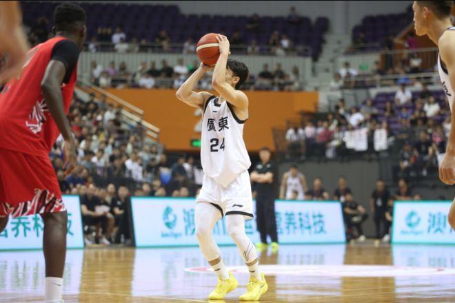 广东全运会男篮大胜美国队！广东两人得分上双，不是赵睿和徐杰
