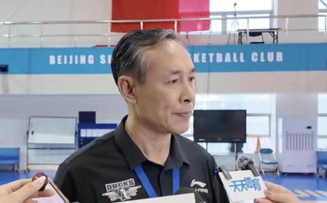 北京首钢外援2选1；曾凡博即将回到CBA，新赛季全力冲冠