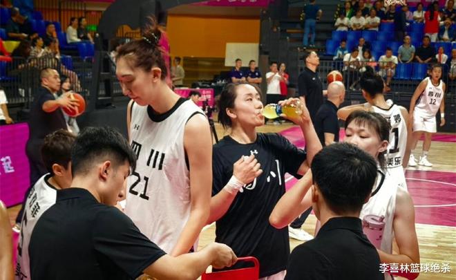 恭喜！中国女篮2米07王牌重回巅峰：轰26+6夺四连冠+下个月留洋