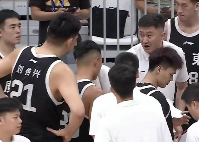 广东97-77大胜，徐杰21分张文逸19分，赵睿10分脸被抓伤！