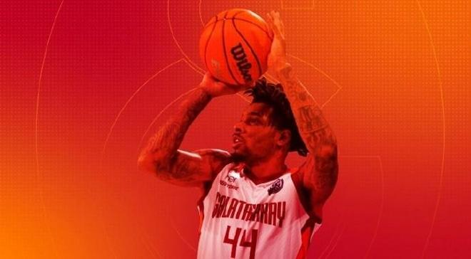 记者:山东男篮与前掘金前锋德沃恩-艾库恩-珀塞尔完成签约