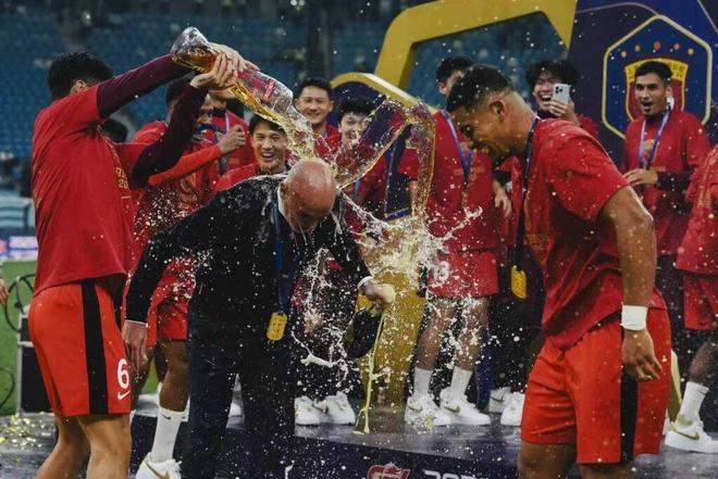 海港汗颜吗？亚冠对手怕输球被骂！球迷：我们是中超冠军，气不气