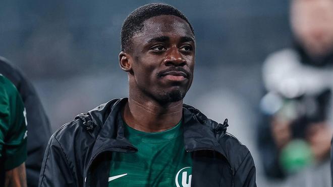 官方：沃爾夫斯堡買斷里昂20歲后衛(wèi)昆貝迪，雙方簽約至2029年