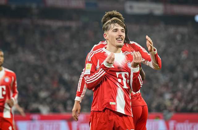 2-2！17歲新星閃耀，凱恩臨危救主，87分鐘絕平，拜仁主場爆冷