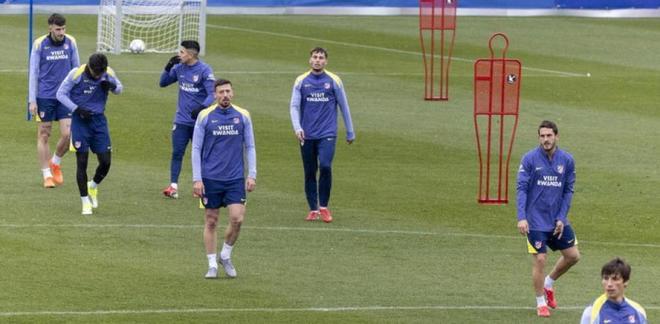 世体：马竞今日进行训练备战博德闪耀，格列兹曼因伤缺席