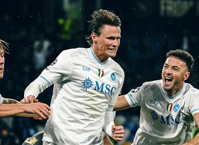 麦克托米奈近5场欧冠进4球，上一次首发对切尔西完成梅开二度