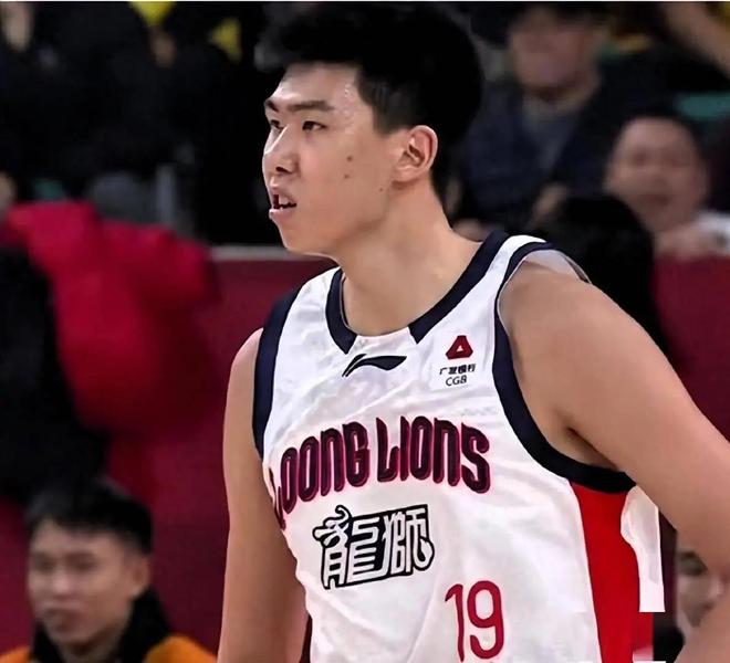 篮板联盟第1！盖帽联盟第1！从杜锋弃徒到顶级国产中锋，你太争气