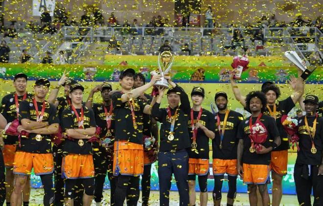 卫冕成功后，这支上海男篮还能带来更多惊喜？