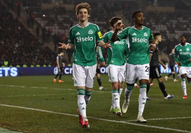 半场大四喜，戈登成为欧冠历史第二位单场打进4球的英格兰球员