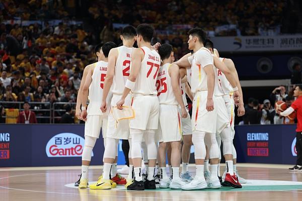 中国男篮公布对阵日本队的12人名单，胡明轩、赵嘉义落选