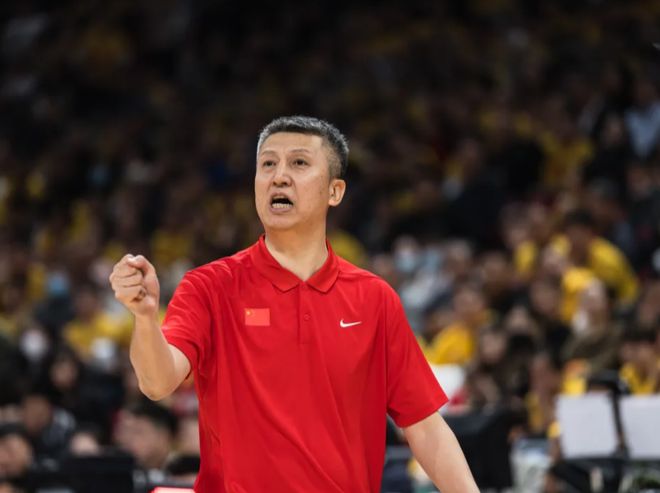 中国男篮迎来关键战！赵继伟赵睿担重任，21岁2米03新星扮奇兵？