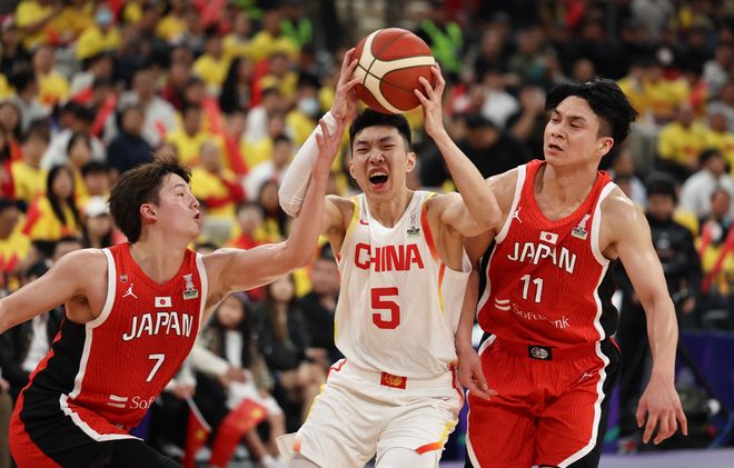 中国男篮12人大名单出炉！增加3个新面孔，胡明轩和他最终落选