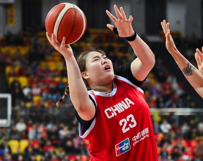 轰17+7！中国女篮25岁2米01中锋闪耀：宫鲁鸣留下女版奥尼尔吗？