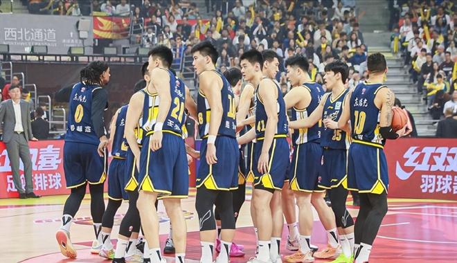 广东客场挑战新疆！崔永熙和麦考尔上演首秀，杜锋满级号拒绝爆冷