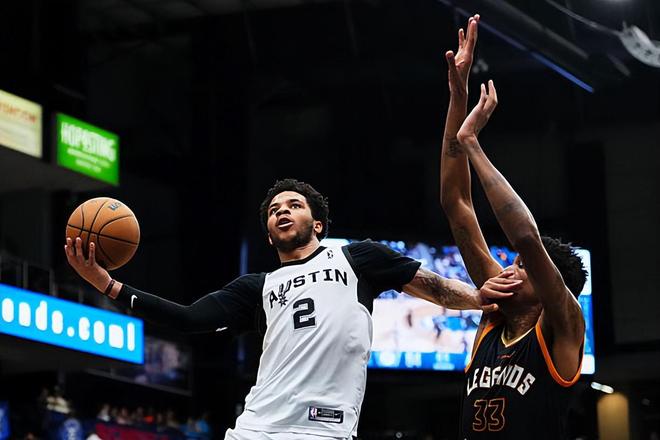 国王与前NBA球星之子完成签约，但估计他很快就会被裁掉？