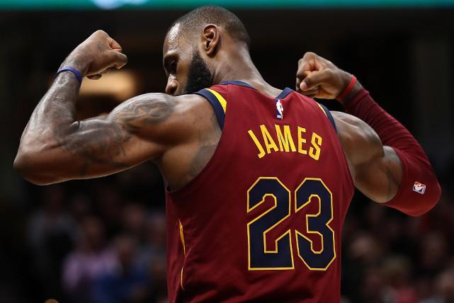 NBA十年FMVP榜公布！詹姆斯被捧上神坛 库里拼命夺冠仍遭轻视？