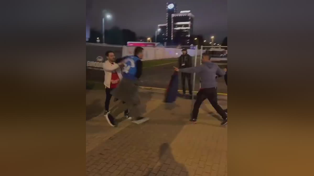 希腊与土耳其比赛结束后 场外双方球迷爆发激烈冲突！
