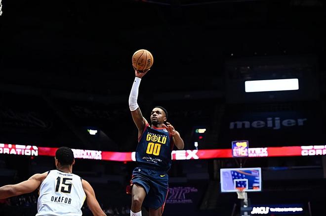 湖人签下前掘金二队锋线，他在NBA发展联盟和加拿大联赛表现平平