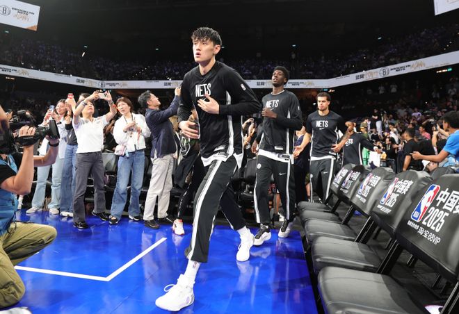 NBA中国赛-曾凡博未登场篮网罚球准绝杀险胜太阳 布克18+5+5