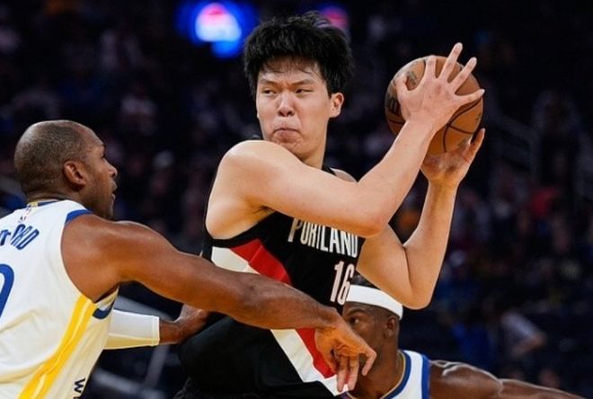 21分大逆转！杨瀚森首秀4分6犯离场，勇士意外迎两连胜却暴露短板