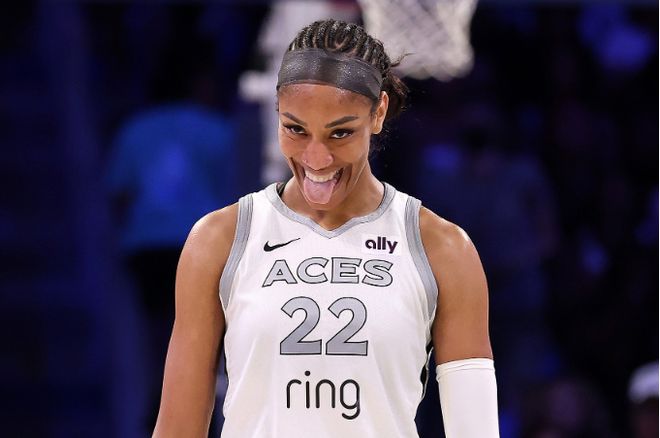 WNBA：王牌大胜火花阿德巴约女友34+10单节8中8 库里教妹复出3中1
