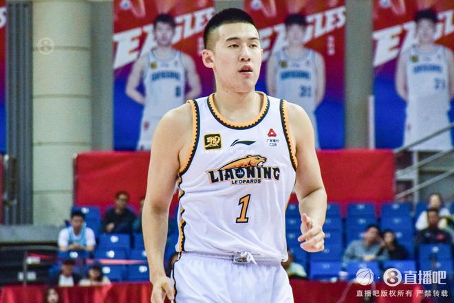 付豪替补10分钟 6中2&罚球4中2拿到7分2板 正负值-11