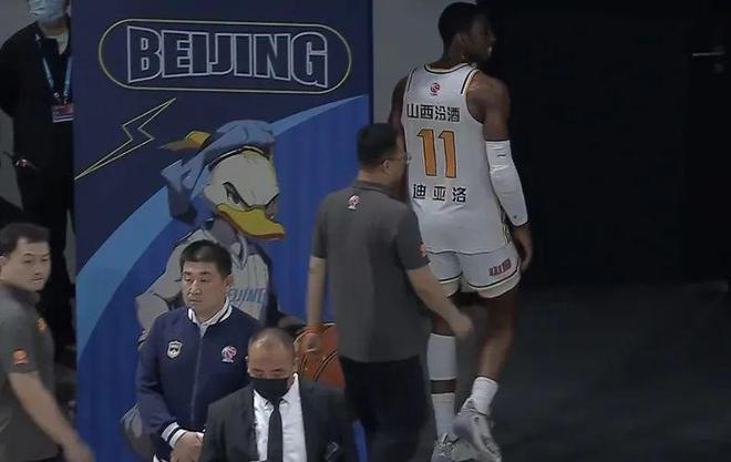 山西出局！广东辽宁争抢超级外援！潘江大洗牌，杜锋一针见血
