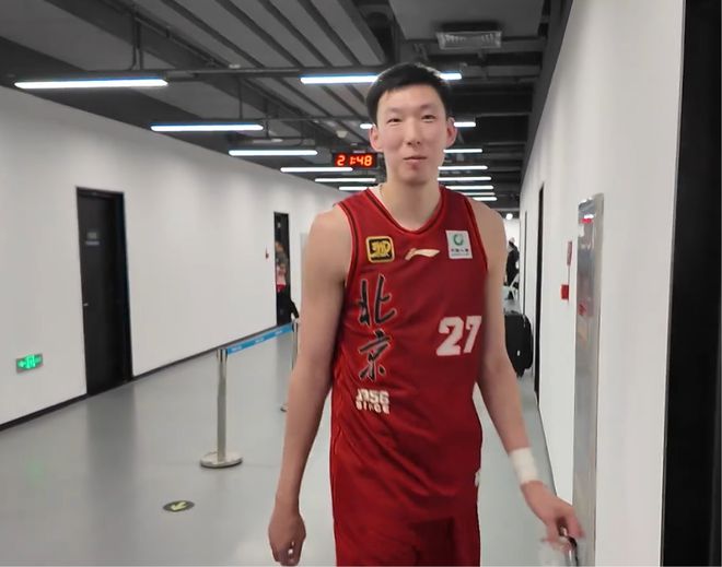 北京晋级后退场！周琦方硕开心坏了，陈盈骏霸气，全员更衣室欢呼