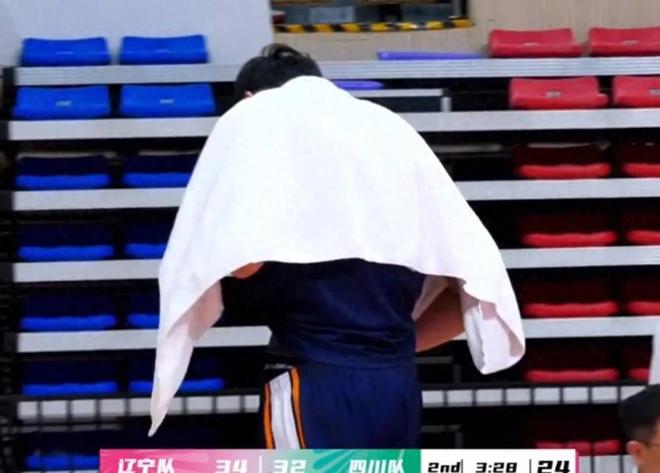 胡金秋周琦無解，四川男籃戰勝山東成為全運金牌奪冠熱門