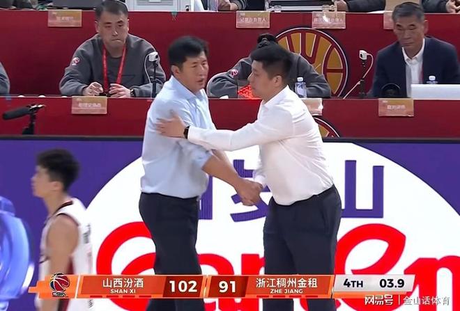 遭逆转3连败！“丁团长”末节4分钟又出昏招，网友: 该走人了！