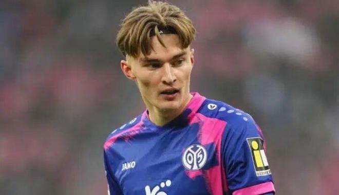 記者丨米蘭等多隊(duì)關(guān)注美因茨中衛(wèi)