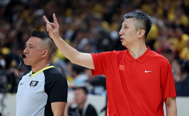 國際籃聯公開發文致歉!日媒亮出郭士強照片,怒斥中國男籃勝之不武