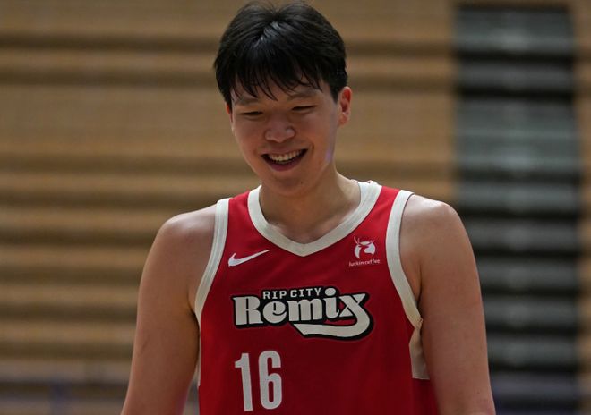 G聯(lián)賽：楊瀚森15+9+5+5失誤5犯遭肘擊 混音罰球準(zhǔn)絕殺太陽