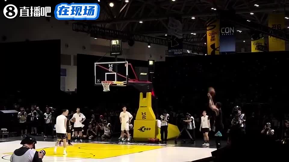 库里训练营Day3：Logo三分轻松命中 外加腰间环绕换手拉杆上篮