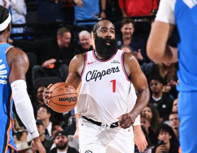 快船惨败雷霆惊现资深卧底，保罗两项数据辣眼睛，难怪哈登很生气