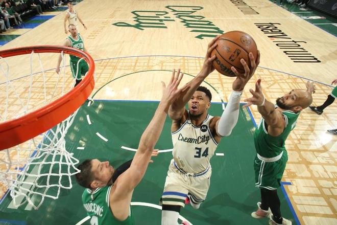 字母哥復出19+11！綠軍大勝雄鹿鞏固東部第二 普里查德25+9