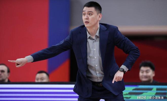 杨鸣是否下课悬念揭晓，韩德君会不会退役曝光，辽篮球迷心碎了